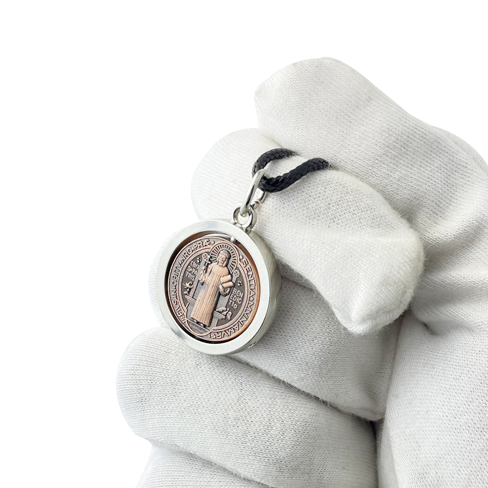 Nuevo Collar con Medalla de Sa - Jewelry & Watches Ltd reseña y precio