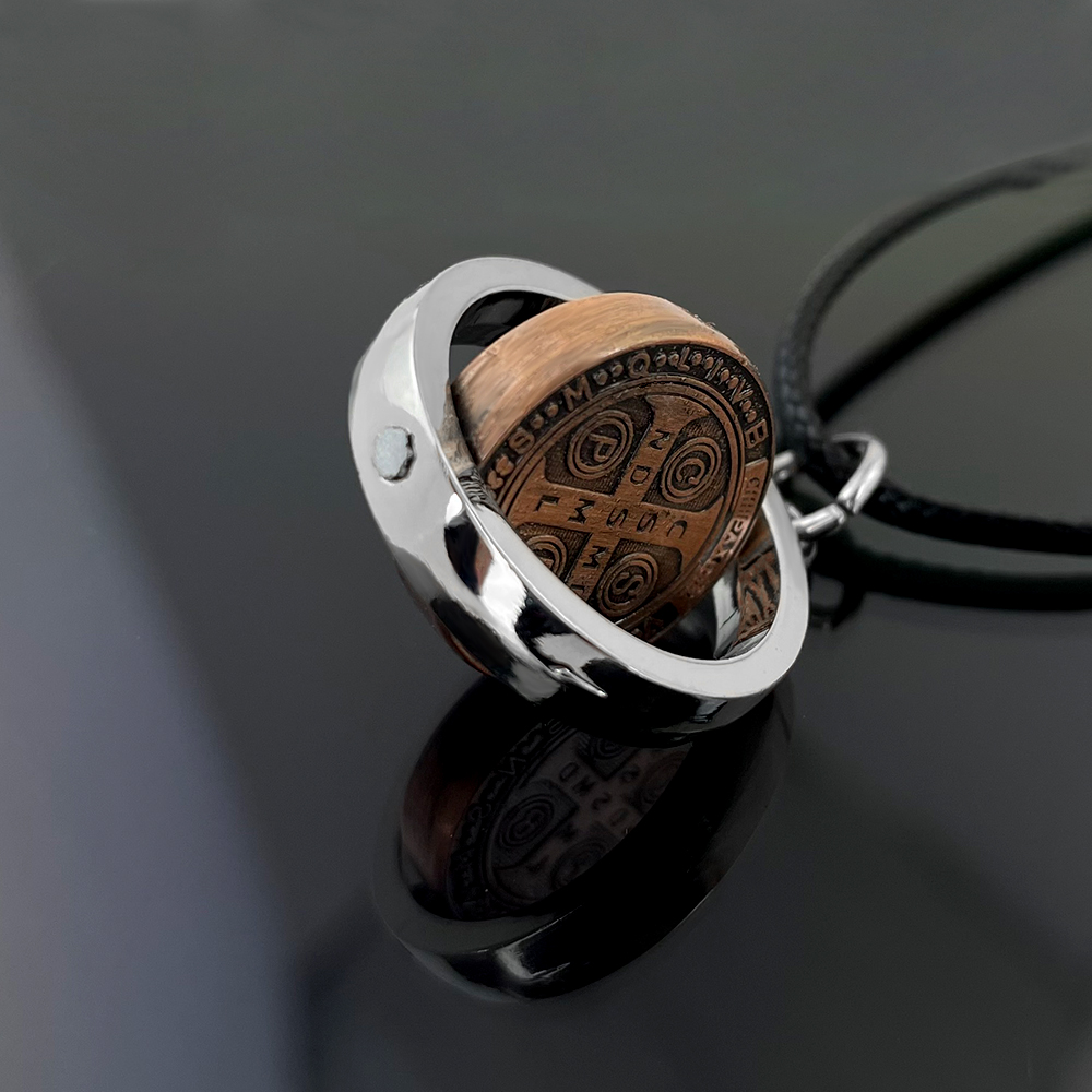 Nuevo Collar con Medalla de Sa - Jewelry & Watches Ltd reseña y precio